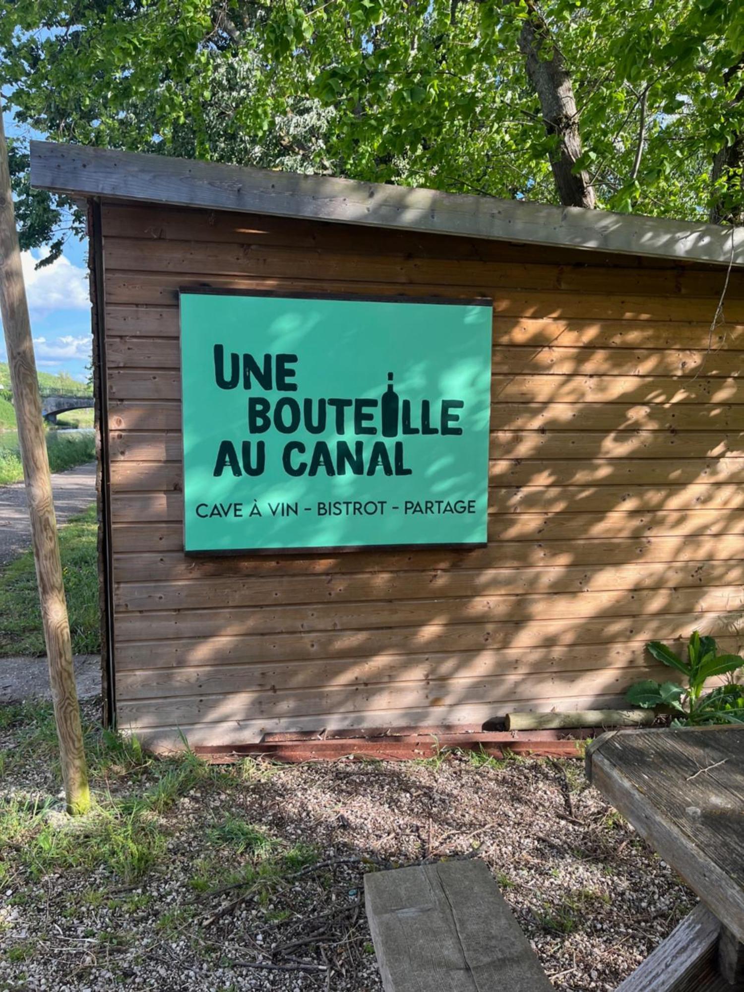 Une Bouteille Au Canal Dieupentale Ngoại thất bức ảnh